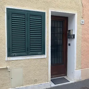 https://la-casetta-di-ash.it-tuscanyhotel.com