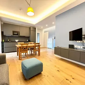 Good Living Roma